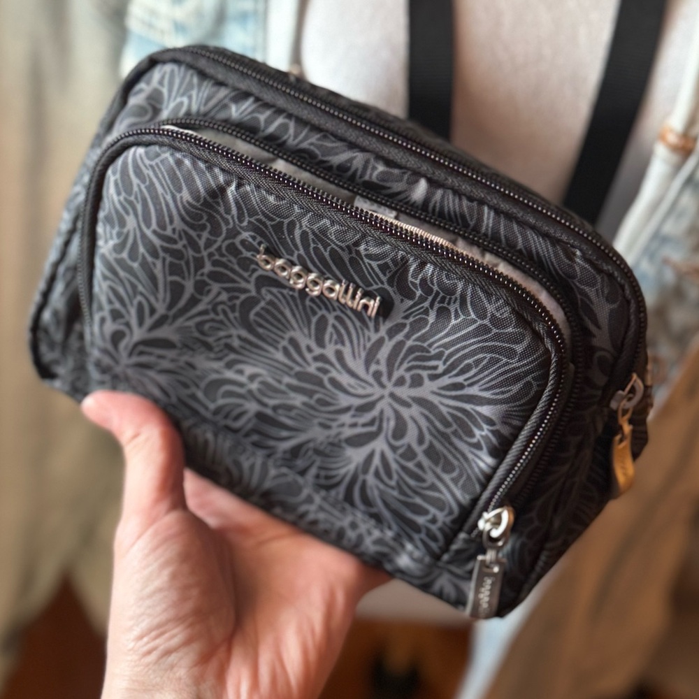 Baggalini Triple Zip Bag - Picture 7 of 9